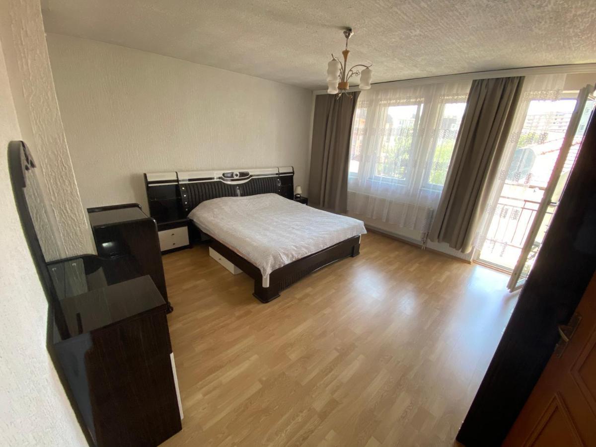 Cima Apartment Pristina Exteriör bild